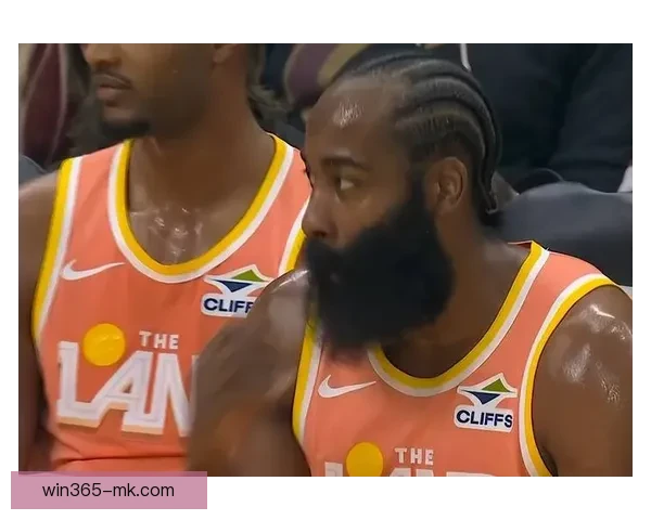 哈登26分7助复仇魔术献骑士首扣篮 末节5中0险遭逆转背锅