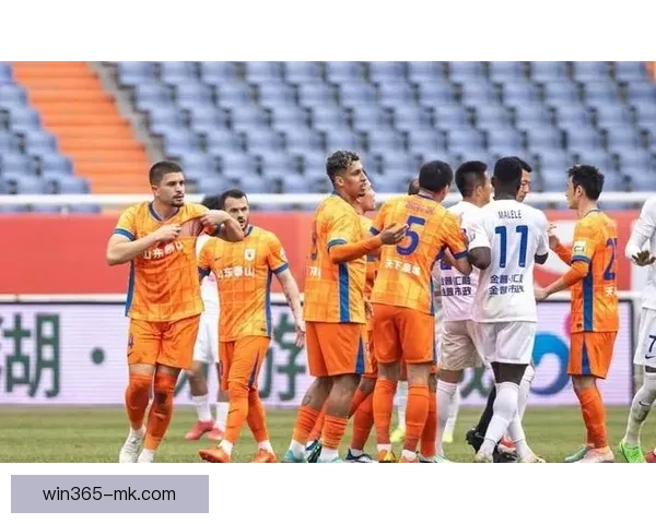 中超英博客场2-1逆转泰山 马莱莱双响瓦科破门助队连胜