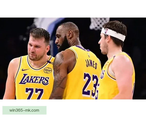 詹东里组合战热火状态成疑 湖人凌晨4点才抵达迈阿密酒店